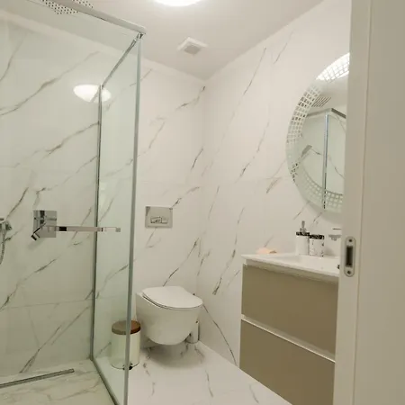 White Sea Luxury Premium Mamaia Nord On The Seaview Apartment *